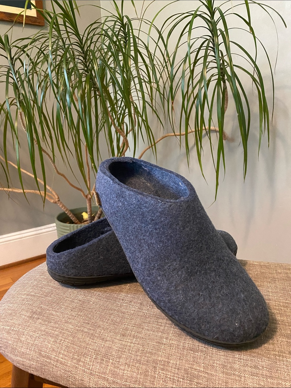 Men's Slip-On Felt Clogs in Charcoal Blue
